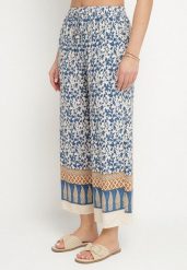 Niebieskie Bawełniane Spodnie z Wysokim Stanem o Długości 7/8 ze Wzorem Boho Lisavinea. Niebieskie spodnie materiałowe damskie Born2be, z aplikacjami, z bawełny. Za 29.99 zł.