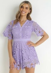 Fioletowy Koronkowy Kombinezon z Imitacją Kieszeni Dawni. Fioletowe sukienki damskie Born2be, bez wzorów, z koronki, retro, bez ramiączek. Za 249.99 zł.