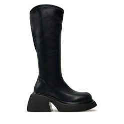 Kozaki GOE. Czarne kozaki damskie GOE, bez obcasa, na słupku, bez zapięcia. Za 499.99 zł.