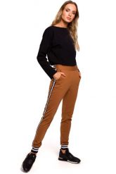 Karmelowe Dzianinowe Spodnie z Lampasem i Ściągaczami. Brązowe spodnie dresowe damskie MOE, l, bez wzorów, z bawełny. Za 229.90 zł.