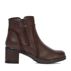 Botki Go Soft. Brązowe botki damskie GO SOFT, bez obcasa, na słupku, bez zapięcia. Za 199.99 zł.