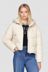 TOMMY JEANS Beżowa pikowana damska kurtka. Brązowe kurtki damskie Tommy Jeans, s, bez wzorów, z jeansu, bez kaptura. W wyprzedaży za 502.99 zł.