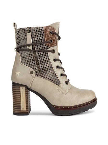 Mustang Trzewiki 1336-510 Beżowy. Brązowe botki damskie Mustang, z materiału, bez obcasa, na słupku, bez zapięcia. Za 279.99 zł.