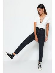 Trendyol Dżinsy - Slim fit - w kolorze czarnym rozmiar: 34. Czarne jeansy damskie Trendyol, z podwyższonym stanem. Za 109.78 zł.