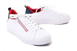 RIEKER REVOLUTION 41906-80 white, półbuty damskie. Białe półbuty damskie Rieker, bez wzorów, bez obcasa, bez zapięcia. Za 399.90 zł.