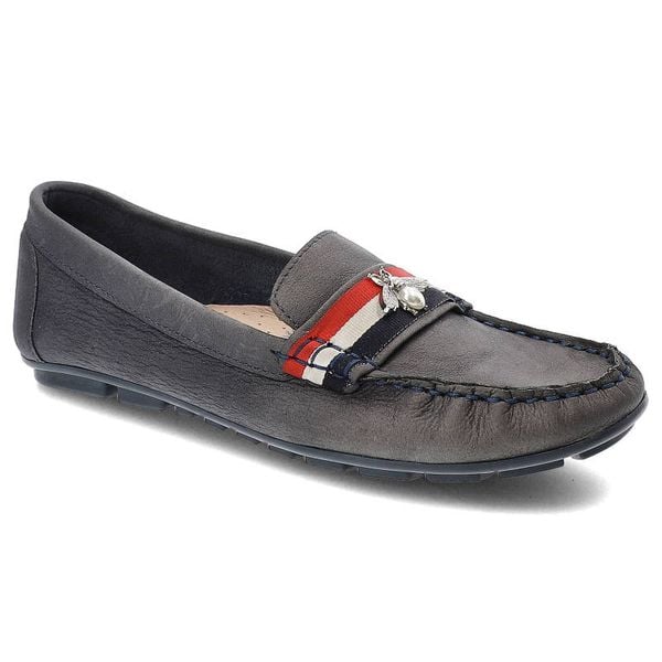 Mokasyny damskie Chebello, wsuwane ze skóry naturalnej, granatowe, 2273_008-000-PSK-S42. Niebieskie mokasyny damskie CheBello, z gumy, bez obcasa. Za 219.00 zł.