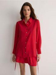 Koszula z modalem - czerwony. Czerwone koszule damskie Reserved, l, bez wzorów, bez kołnierzyka, bez ramiączek. W wyprzedaży za 99.99 zł.