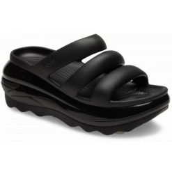 Klapki Crocs Mega Crush Triple Strap 209842-001 czarne. Czarne klapki damskie bez wzorów, bez obcasa, na platformie, bez zapięcia. W wyprzedaży za 404.78 zł.