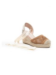 Foreverfolie Sandały w kolorze jasnobrązowym na koturnie rozmiar: 40. Brązowe sandały damskie Foreverfolie, bez wzorów, bez obcasa, na koturnie, bez zapięcia. Za 56.39 zł.