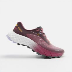Buty do biegania w terenie damskie Kiprun MT Cushion 2. Fioletowe obuwie sportowe damskie KIPRUN, z kauczuku, bez zapięcia, do biegania. W wyprzedaży za 349.99 zł.