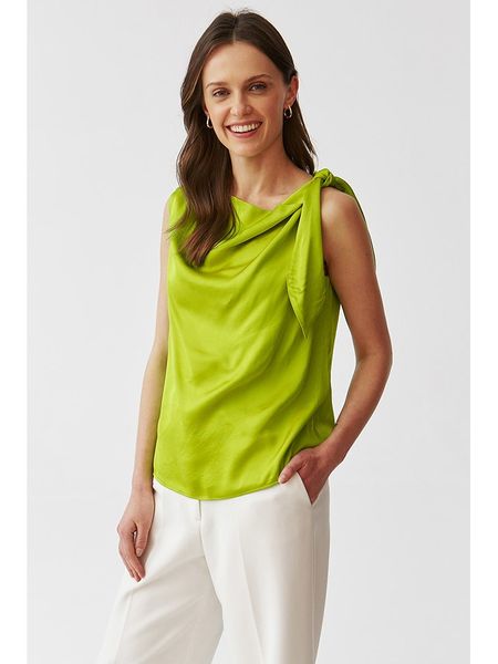 TATUUM Bluzka w kolorze zielonym rozmiar: 36. Zielone bluzki damskie TATUUM, bez wzorów, z wiskozy, bez kołnierzyka, bez ramiączek. Za 79.21 zł.