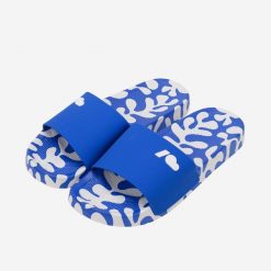 Klapki Kubota Basenowe Basic Print Niebieskie. Niebieskie klapki damskie Kubota, bez wzorów, z dresówki, bez obcasa, bez zapięcia. Za 79.99 zł.