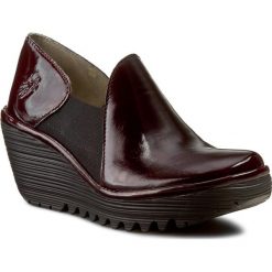 Półbuty FLY LONDON - Yua P500578014 Burgundy. Czerwone czółenka damskie Fly London, z lakierowanej skóry. W wyprzedaży za 269.00 zł.