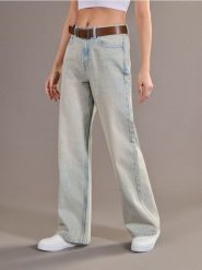 Jeansy high waist - różowy. Czerwone jeansy damskie Sinsay, z podwyższonym stanem. Za 45.99 zł.