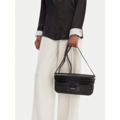 Torebka GINO ROSSI. Czarne listonoszki damskie Gino Rossi, bez wzorów, bez dodatków. Za 279.99 zł.