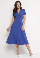 Niebieska Sukienka Rozkloszowana z Wiskozą z Poduszkami w Ramionach Awerla. Niebieskie sukienki damskie Born2be, bez wzorów, z wiskozy, eleganckie, bez ramiączek. Za 179.99 zł.