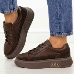 Brązowe skórzane półbuty damskie Cambell 19343. Brązowe półbuty damskie Cambell, na jesień, bez wzorów, z jeansu, z okrągłym noskiem, bez obcasa, na płaskiej podeszwie, bez zapięcia. Za 279.00 zł.