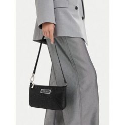 Torebka Nine West. Czarne torebki klasyczne damskie Nine West, bez dodatków. Za 169.99 zł.