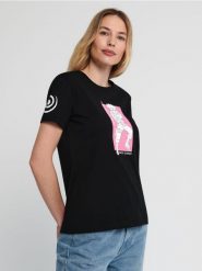 Koszulka Naruto - czarny. Czarne koszulki damskie Sinsay, l, bez wzorów, z bawełny, bez kołnierzyka, bez ramiączek. Za 39.99 zł.