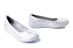 COMFORTABEL 940448-03 weiss, baleriny damskie. Białe czółenka damskie Comfortabel, bez wzorów, bez obcasa. Za 262.43 zł.