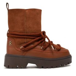 Śniegowce Tommy Hilfiger. Brązowe śniegowce damskie Tommy Hilfiger. Za 759.99 zł.