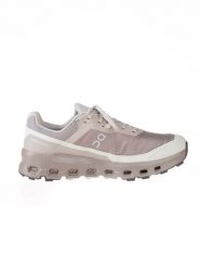 ON RUNNING Buty "Cloudvista 2" w kolorze szaroróżowym do biegania rozmiar: 44. Różowe obuwie sportowe damskie On Running, bez zapięcia, do biegania. Za 677.64 zł.