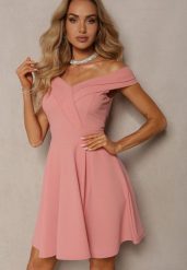 Różowa Rozkloszowana Sukienka z Dekoltem w Łódkę Cerania. Czerwone sukienki damskie Renee, bez wzorów, eleganckie, bez ramiączek. W wyprzedaży za 99.99 zł.