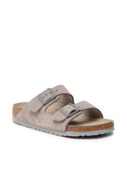 Birkenstock Klapki Arizona 1020557 Szary. Szare klapki damskie Birkenstock, bez wzorów, ze skóry, bez obcasa, bez zapięcia. Za 589.99 zł.