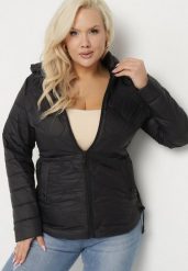 Czarna Kurtka Pikowana Przeciwwiatrowa z Odpinanym Kapturem Wlerra. Czarne kurtki damskie Born2be, plus size, bez wzorów. Za 109.99 zł.