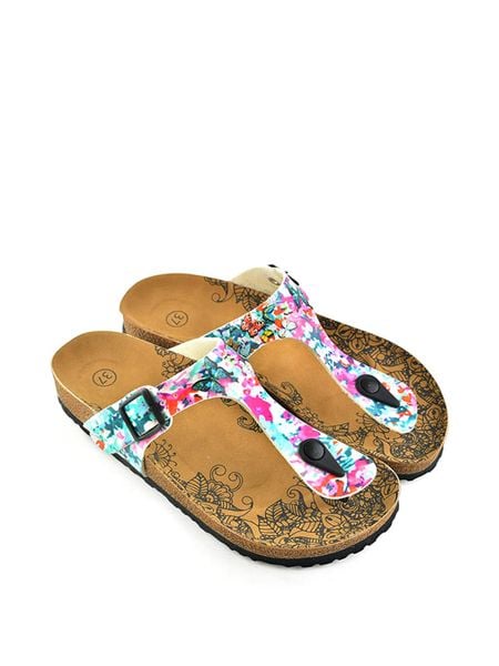 Calceo Japonki w kolorze białym ze wzorem rozmiar: 40. Białe klapki damskie Calceo, bez wzorów, z otwartym noskiem, bez obcasa, bez zapięcia. Za 175.67 zł.