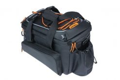 Torba na bagażnik Miles XL Pro MIK 2.0, czarna. Czarne torby sportowe BASIL, bez wzorów, z materiału. Za 574.49 zł.