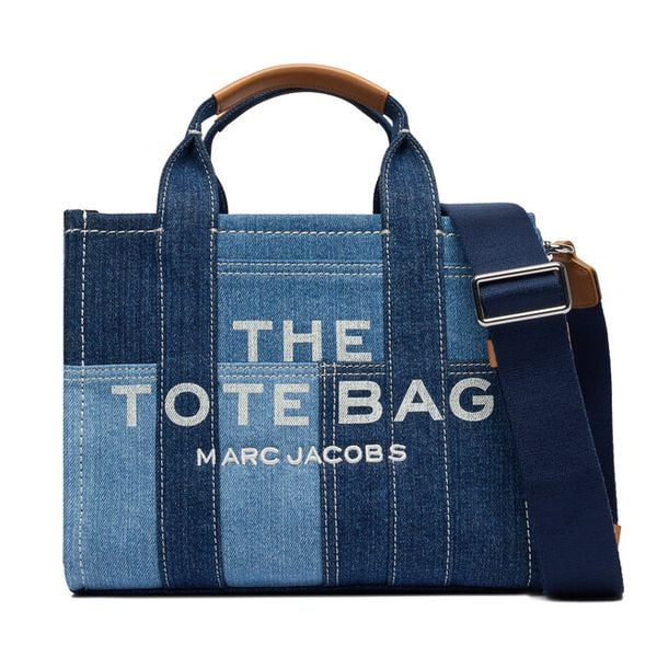 Torebka Marc Jacobs. Niebieskie torebki klasyczne damskie Marc Jacobs, bez dodatków. Za 1,029.00 zł.