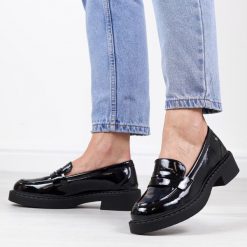 Czarne lakierowane loafersy damskie mokasyny Potocki 12174. Czarne mokasyny damskie POTOCKI, na jesień, z lakierowanej skóry, bez obcasa. Za 179.00 zł.