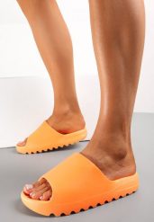 Pomarańczowe Klapki z Pianki z Odkrytym Noskiem Birea. Brązowe klapki damskie Renee, bez wzorów, bez obcasa, bez zapięcia. Za 29.99 zł.
