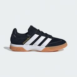 Buty Spezialist Indoor. Białe obuwie sportowe damskie Adidas, bez zapięcia, do biegania. Za 399.00 zł.