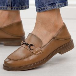 Camelowe skórzane mokasyny damskie Vinceza 18117. Brązowe mokasyny damskie VINCEZA, na jesień, z jeansu, z okrągłym noskiem, bez obcasa. Za 219.00 zł.