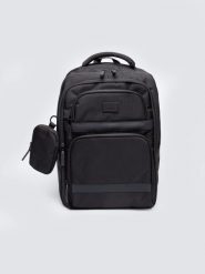 Plecak unisex czarny Amerigo 906. Czarne plecaki Big Star, z aplikacjami. Za 179.99 zł.