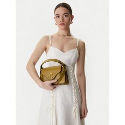 Torebka Coccinelle. Zielone kuferki damskie Coccinelle, bez dodatków. Za 1,439.00 zł.