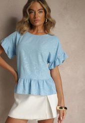 Jasnoniebieska Bluzka Oversize Ozdobiona Falbanami Liriele. Niebieskie bluzki damskie Renee, bez wzorów, z jeansu, bez kołnierzyka, bez ramiączek. Za 44.99 zł.