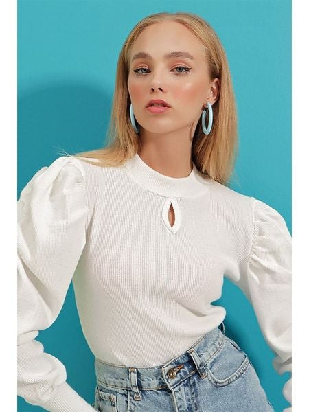 Trendyol Bluzka w kolorze białym rozmiar: M. Białe bluzki damskie Trendyol, m, bez wzorów, bez kołnierzyka, bez ramiączek. Za 70.41 zł.