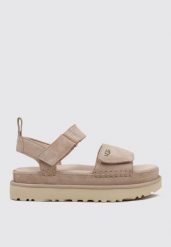 Sandały UGG Goldenstar beżowe z regulowanymi paskami. Brązowe sandały damskie Ugg, bez wzorów, z materiału, bez obcasa, bez zapięcia. Za 651.40 zł.