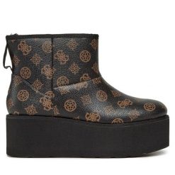 Botki Guess. Brązowe botki damskie Guess, bez obcasa, na płaskiej podeszwie, bez zapięcia. Za 609.99 zł.