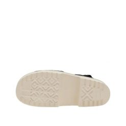 Sandały Converse Chuck Taylor All Star Lugged Heel Czarny. Czarne sandały damskie Converse, bez wzorów, z gumy, bez obcasa, bez zapięcia. Za 344.30 zł.