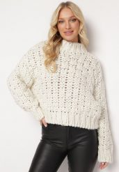Jasnobeżowy Szydełkowy Sweter z Półgolfem Nivadi. Brązowe swetry klasyczne damskie Born2be, m, bez kołnierzyka. Za 219.99 zł.