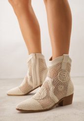 Beżowe Ażurowe Botki Kowbojki z Haftem na Niskim Obcasie Typu Stożek Bertolina. Brązowe botki damskie Born2be, z jeansu, klasyczne, bez obcasa, na obcasie, bez zapięcia. Za 139.99 zł.