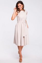 Lniana sukienka na lato rozkloszowana dekolt V i pasek beż. Brązowe sukienki damskie Stylove, bez wzorów, ze lnu, eleganckie, bez ramiączek. Za 249.00 zł.