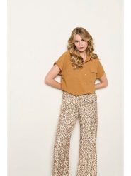 &Co Woman Bluzka "Nuri" w kolorze karmelowym rozmiar: M. Brązowe bluzki damskie &Co Woman, m, bez wzorów, bez kołnierzyka, bez ramiączek. Za 121.80 zł.