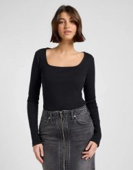 DAMSKA KOSZULKA LEE LS SQUARE NECK BLACK 112370951. Czarne koszulki damskie Lee, s, bez wzorów, bez kołnierzyka, bez ramiączek. Za 89.99 zł.