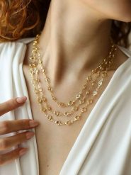 L'Atelier de Gaia Pozłacany naszyjnik z kryształami - dł. 48 cm rozmiar: onesize. Brązowe naszyjniki damskie L'Atelier de Gaia, z kryształem, pozłacane. Za 104.89 zł.