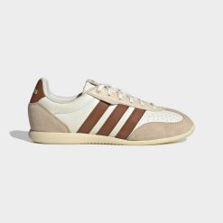 Sneakersy damskie ADIDAS Barreda Decode Lo Off. Białe obuwie sportowe casual damskie Adidas, z syntetyku, bez zapięcia. Za 299.99 zł.